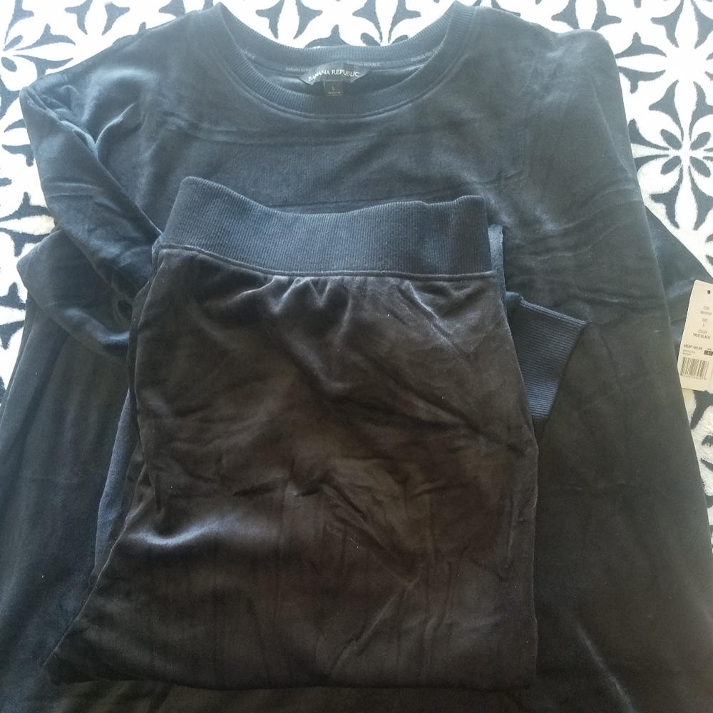 Banana Republic Velour Sweatshirt and Jogger Set Size Large True Black